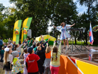 Накануне в Новокузнецке в парке Гагарина прошел фестиваль #ВместеЯрче2023 «Зелёный город»