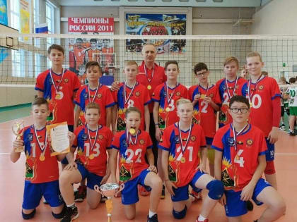Юные кемеровчане победили на межрегиональных соревнованиях Первенства России по волейболу