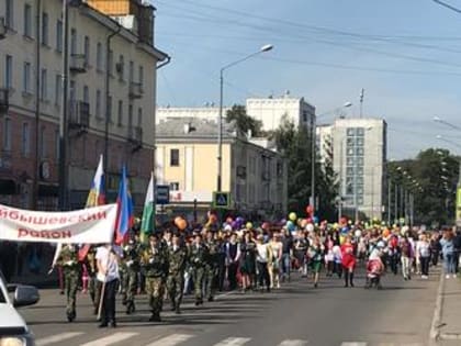 Сегодня в микрорайоне Дальнее Куйбышева прошёл традиционный парад первоклассников.