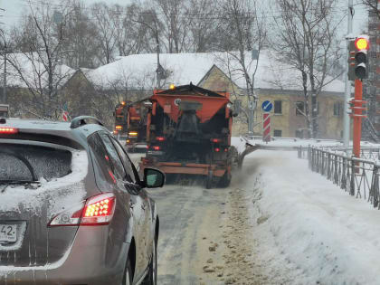 Сегодня днём спецтехника продолжит работать на улицах города