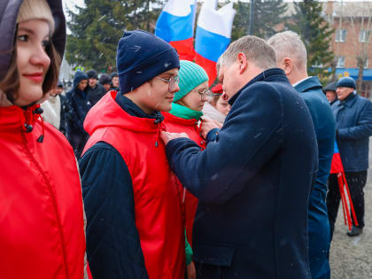 В Юрге торжественно дан старт патриотической акции «Георгиевская лента»