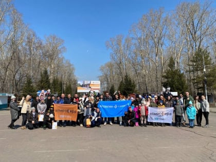 Продуктивно и весело: большой субботник прошёл в Комсомольском парке