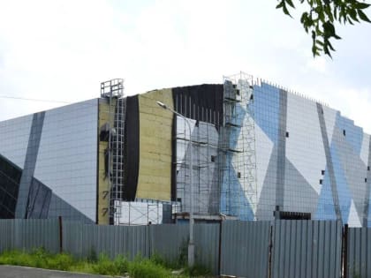 Новый футбольный манеж в Новокузнецке обещают достроить к сентябрю этого года (ФОТО)