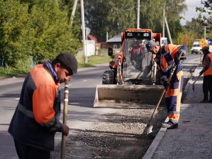 В поселке Улус Заводского района идут работы по устройству пешеходного тротуара протяженностью 1250 метров - вдоль дороги, ведущей через весь поселок