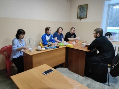 Участники молодежного клуба Новокузнецка продолжают изучение Библии