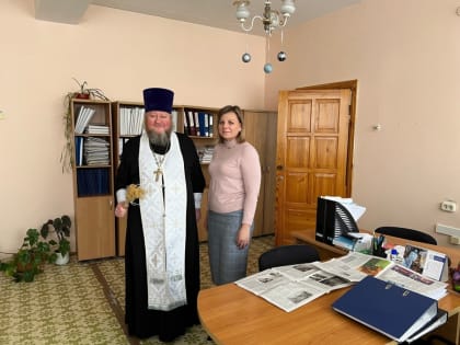 Клирик Новокузнецкой епархии посетил администрацию Новоильинского района