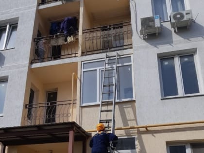В Новокузнецке 5-летнего ребенка случайно закрыли на балконе