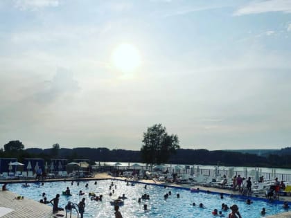 Хороший обзор: бассейн на Красном