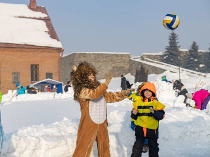 В Новокузнецке прошёл конкурс снежных фигур «Построй свою крепость»