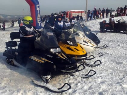 В Мысках состоялся фестиваль любителей снегоходного спорта