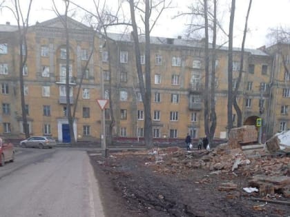 Жители Кузнецка жалуются на вонючие руины (ФОТО)