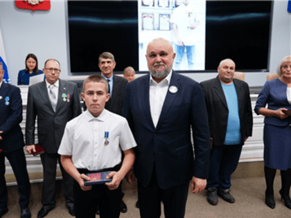 Сергей Цивилев вручил кузбасскому школьнику медаль «За проявленное мужество»