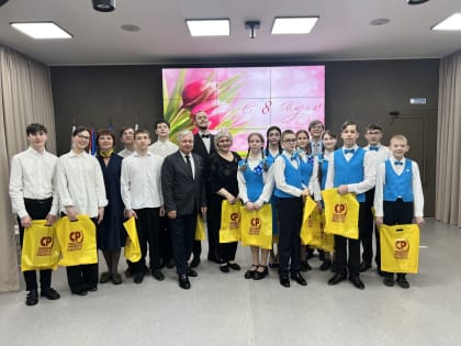 Юрий Скворцов поздравил с Международным женским днем женщин-медиков Кузбасского клинического госпиталя для ветеранов войн