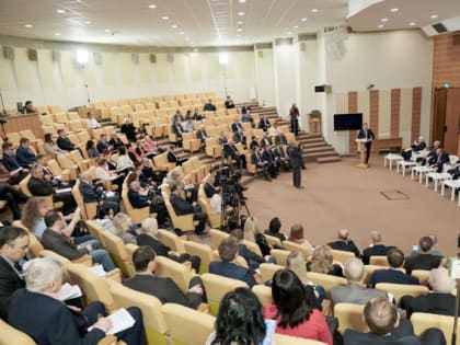 Сохранить баланс между развитием экономики за счёт сырьевых проектов и сохранением уникальных экосистем регионов. Александр Козлов принял участие в круглом столе КПРФ