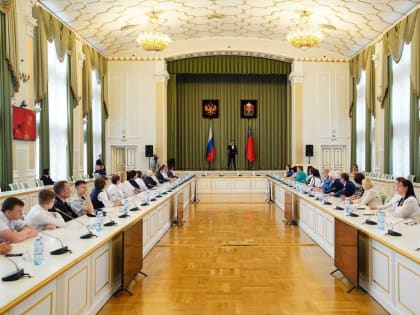 Кузбасских школьников и педагогов наградили по поручению губернатора Сергея Цивилева