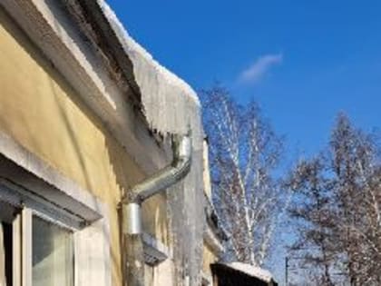 В Новокузнецке три УК хуже всех чистят снег