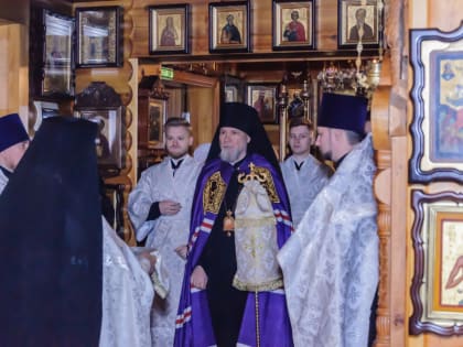 В Рождественский сочельник епископ Владимир совершил богослужение в храме св. мч. Иоанна Воина