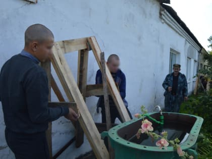 В Мариинской воспитательной колонии двое воспитанников в рамках поощрительного выезда за пределы учреждения приняли участие в акции «Тимуровцы XXI века»