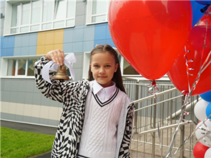 Поздравление врио главы Анжеро-Судженского городского округа Дмитрия Ажичакова с Днем знаний.