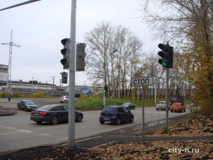 На Транспортной у церкви обновляют светофорный объект (ФОТО)