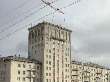 Новокузнечанка высудила компенсацию за авто, повреждённое отвалившейся от общежития штукатуркой