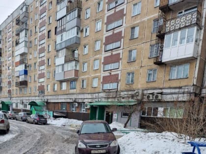 «Приора седан баклажан» как дополнительное препятствие для пешеходов (ФОТО)