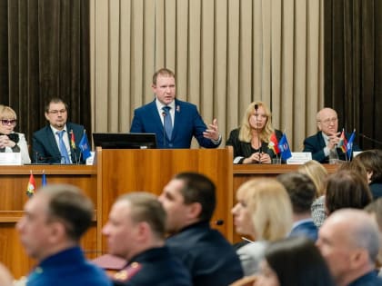 Сегодня глава города Кемерово Дмитрий Анисимов на заседании Кемеровского городского Совета народных депутатов представил ежегодный отчет об итогах работы за 2024 год и планах на пр