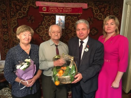 Юрий Скворцов поздравил с Новым годом и Рождеством ветеранов Великой Отечественной войны