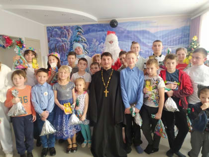 Детей из детского дома г. Осинники поздравили с Рождеством Христовым