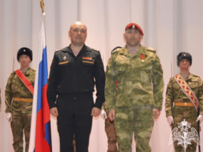 Заместитель командующего Сибирским округом вручил госнаграды росгвардейцам-участникам спецоперации