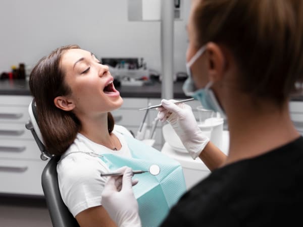 Что такое периодонтит и как его избежать: простые советы для здоровья ваших зубов