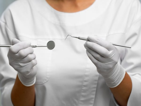 Как стресс влияет на здоровье зубов и десен