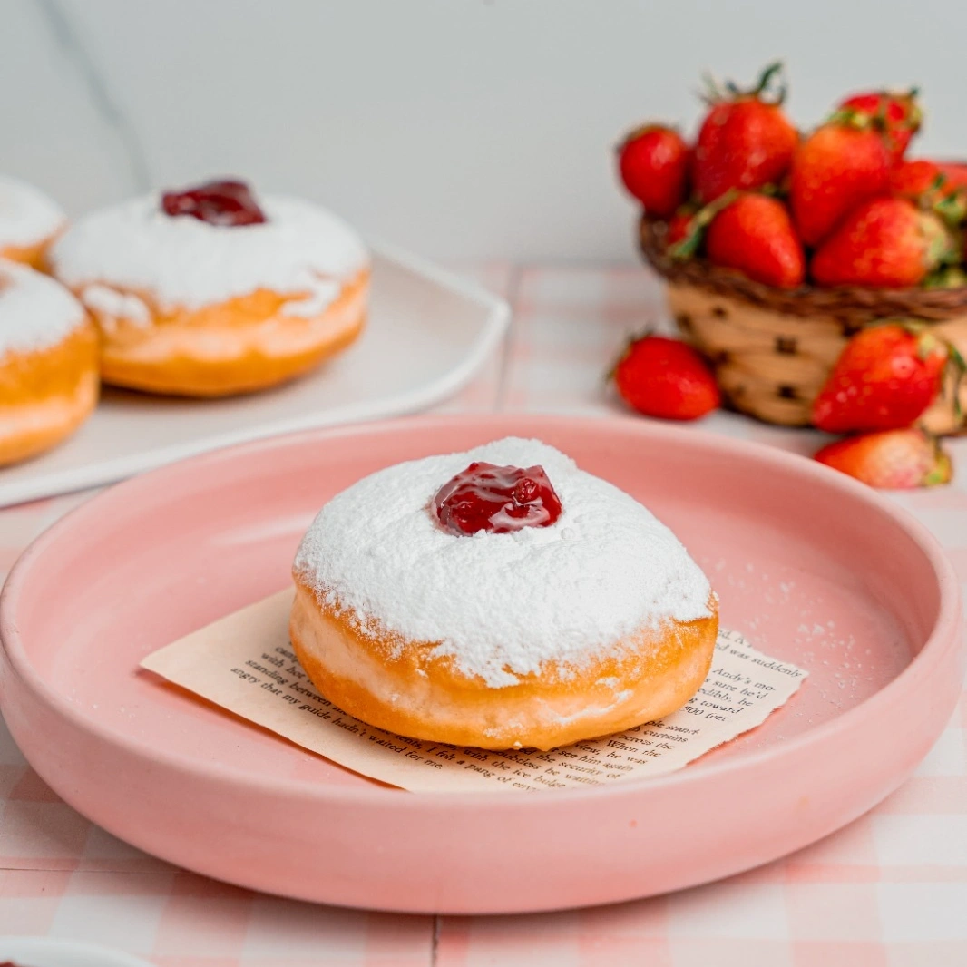 Strawberry Bomboloni