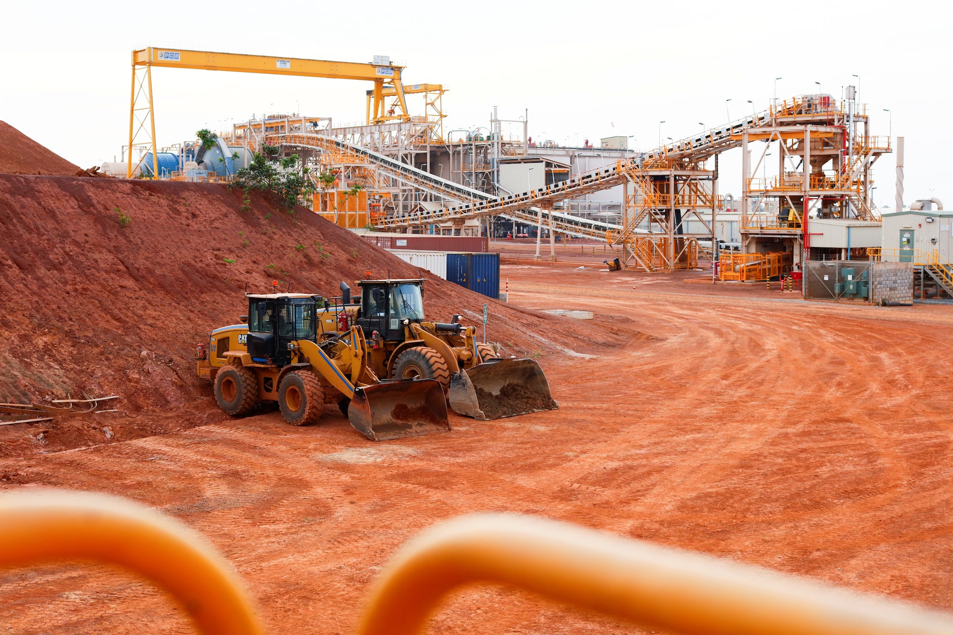 Newmont $1.95 тэрбумын хэлцлээр маргаанаа шийдвэрлэж, алтны салбарын томоохон активын бүтэц өөрчлөгдөв