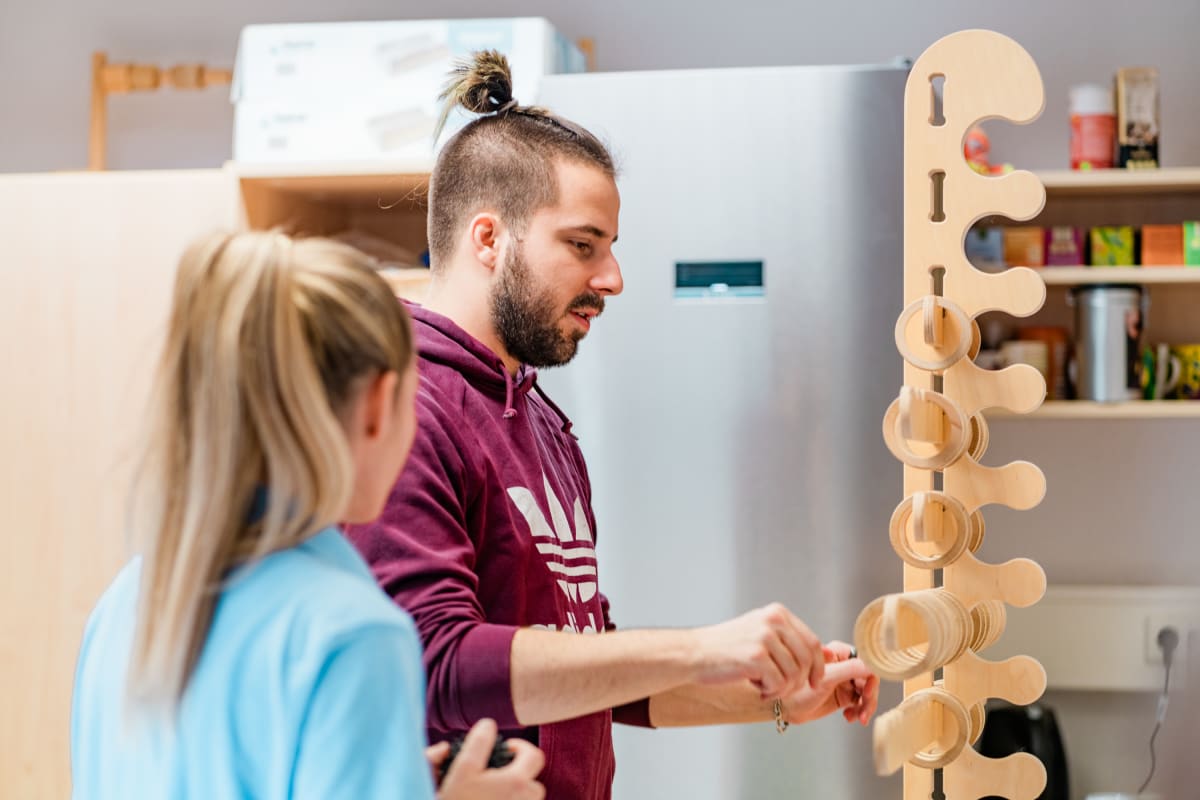 Ergotherapie am Übungsbrett