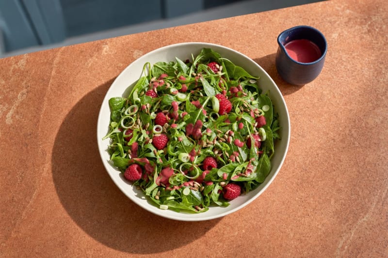 Bunter Salat mit Himbeer-Vinaigrette