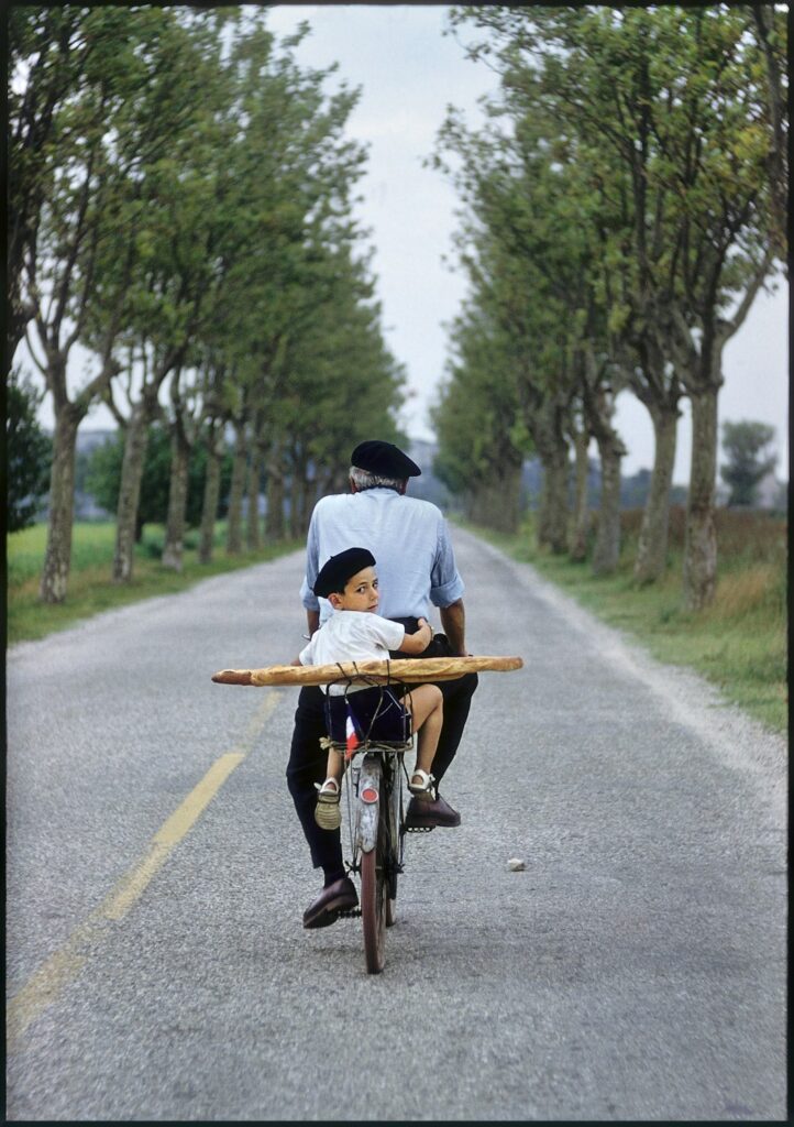 Elliott Erwitt Provence, France, 1955 Archival pigment print © Elliott Erwitt. Courtesy of the artist and Edwynn Houk Gallery, New York and Zurich.