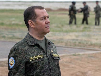 Контрнаступление ВС Украины началось — Дмитрий Медведев надел военную форму
