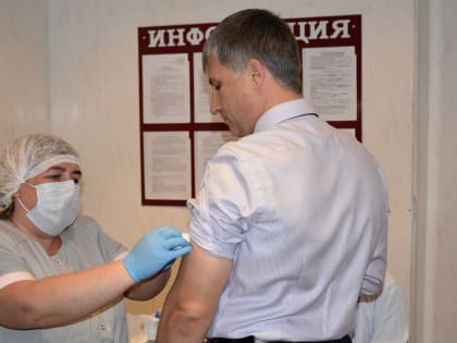 Глава города Алексей Соколов сделал прививку от гриппа