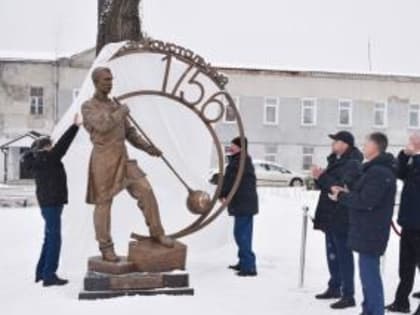 В Гусь-Хрустальном открыли скульптуру стеклодува