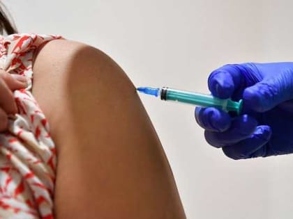 Иммунолог Крючков назвал вакцинацию лучшей защитой от «осенних» болезней