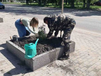 Коллектив МБУ «Спецпредприятие» приступил к озеленению