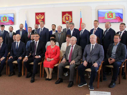 Губернатор сравнил вызовы, выпавшие на ЗакСобрание, с проблемами 90-х