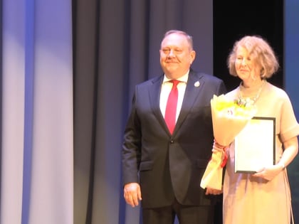 Во Владимире в преддверии профпраздника медикам вручили почетные грамоты и нагрудные знаки