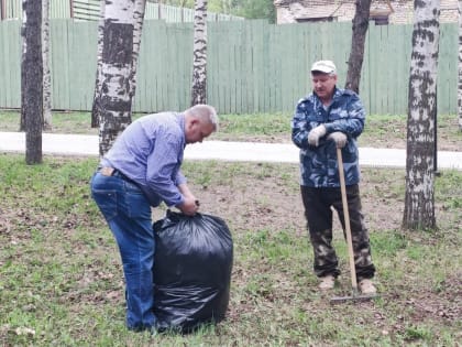 ЗЕМЛЯКИ ТРУДИЛИСЬ С ХОРОШИМ НАСТРОЕНИЕМ