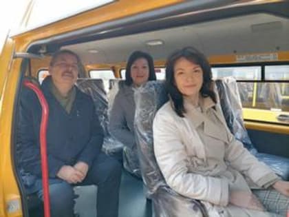 Александр Авдеев вручил ключи от 29 новых школьных автобусов руководителям общеобразовательных организаций Владимирской области