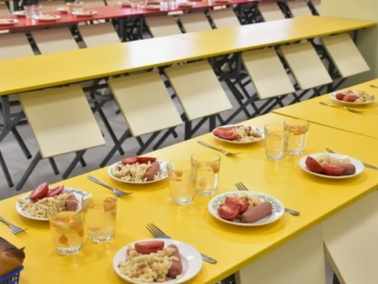 В садах и школах Александрова детей кормили немаркированными продуктами из битой посуды