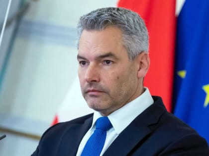 Канцлер Австрии ошибочно опубликовал снимки с рублями в рамках пиар-кампании
