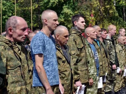 Мужчины Владимирской области выбирают службу по контракту