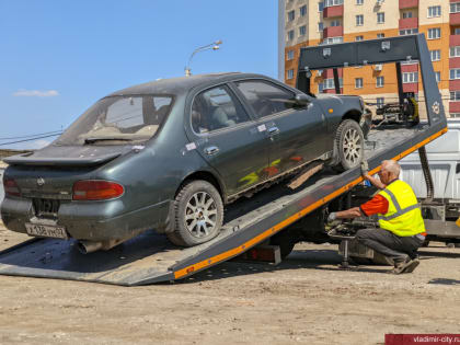 С улиц Владимира убирают брошенный и разукомплектованный автотранспорт
